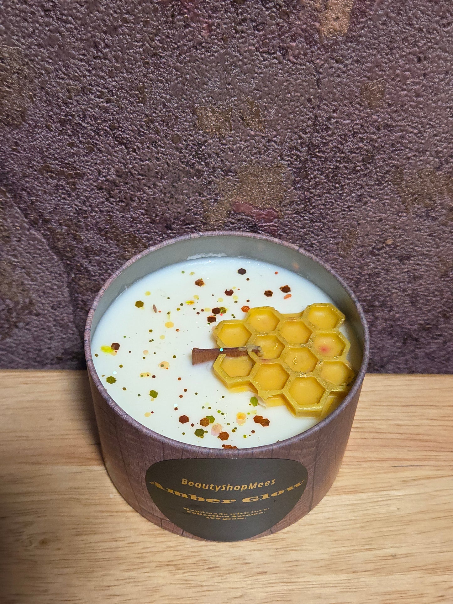 Amber Glow Brown Candle – Vanille, Tonka & Rauwe Honingraat