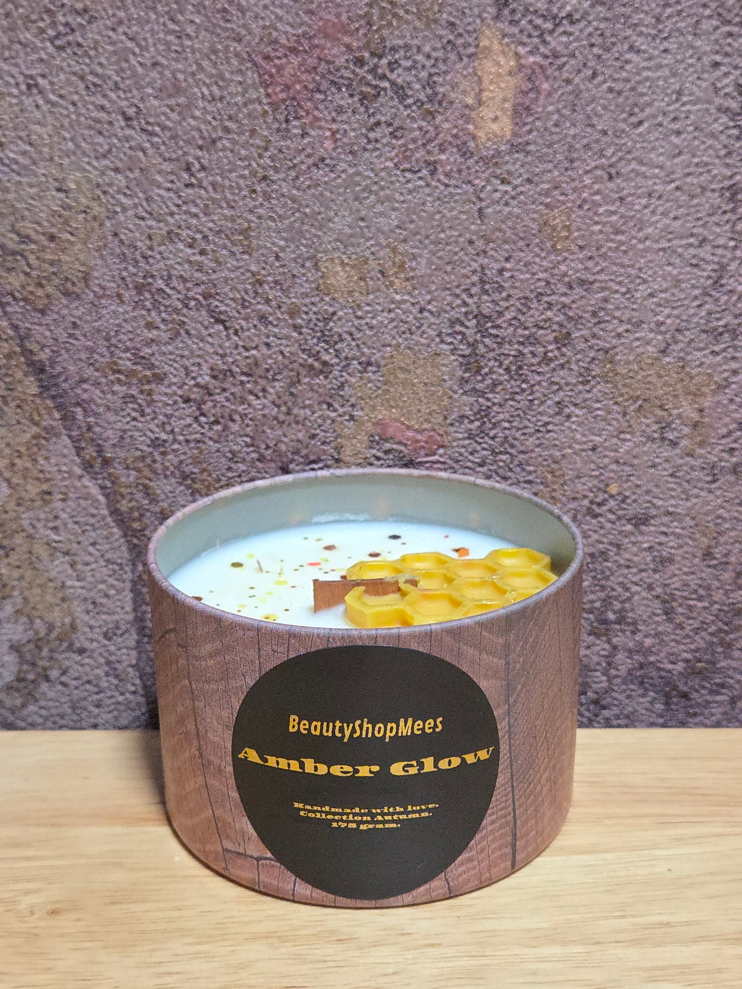 Amber Glow Brown Candle – Vanille, Tonka & Rauwe Honingraat
