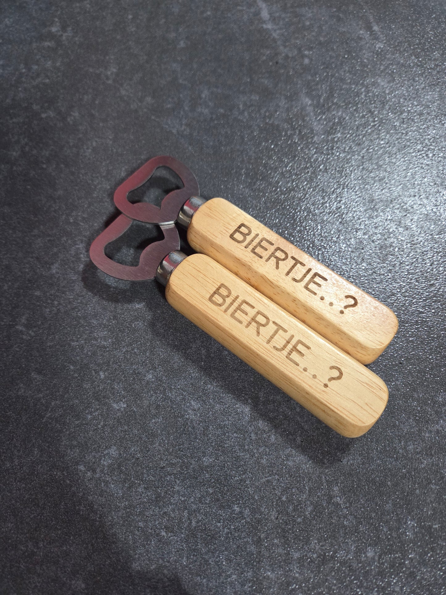 🍺 Houten Flesopener met Gegraveerde Tekst