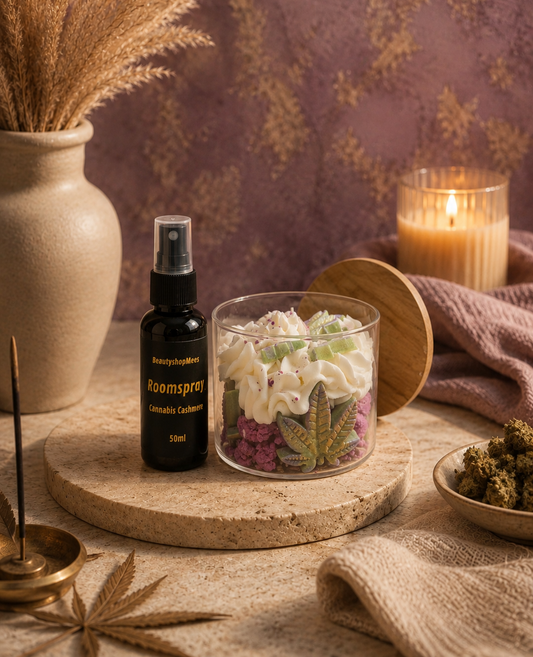 Cannabis Cashmere Woodwick M